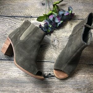 Toms Majorca Open Toe Bootie Size 10 green
